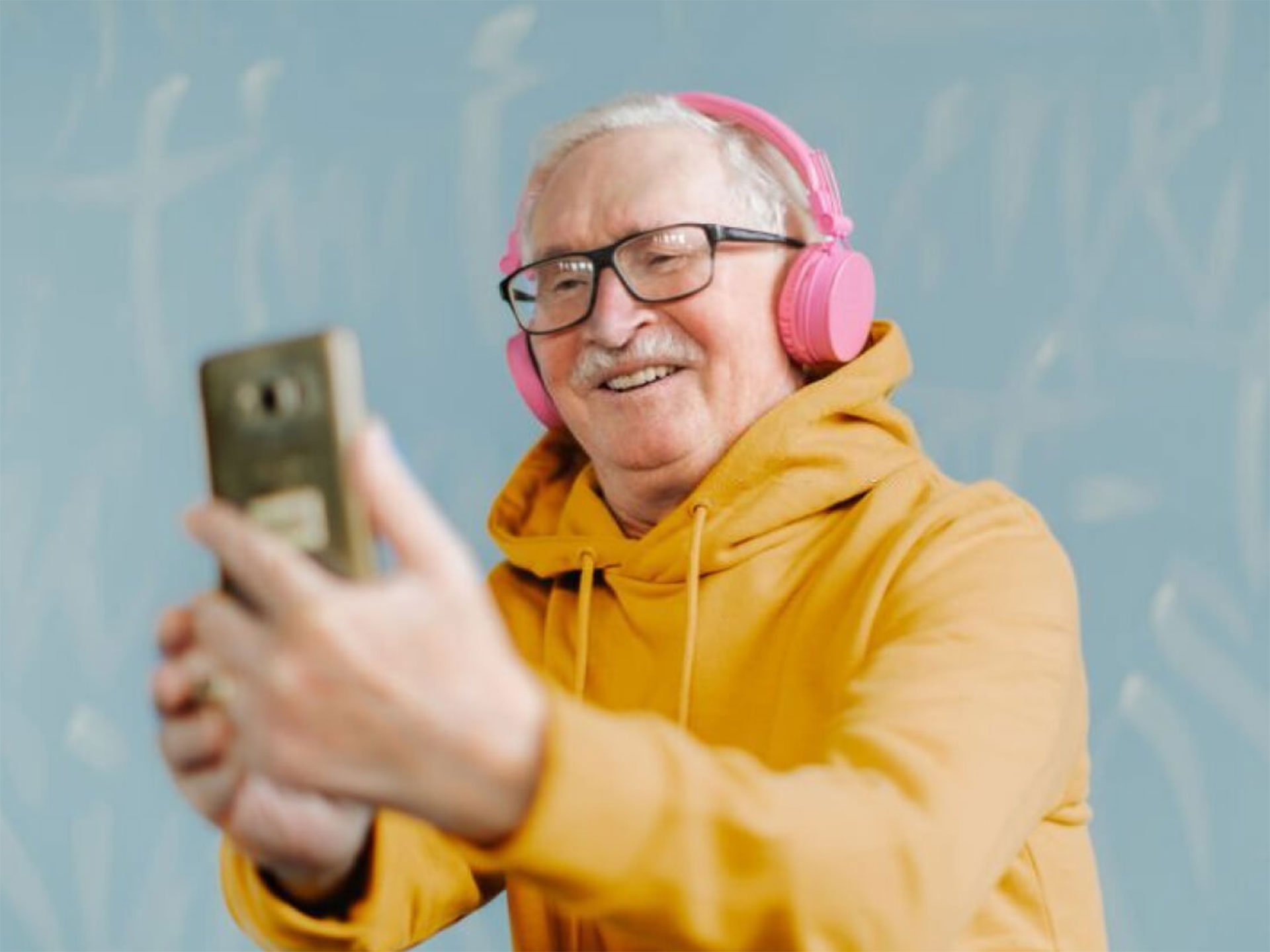 Rimbambiti dallo smartphone? Macché: la tecnologia può aiutare contro il declino cognitivo