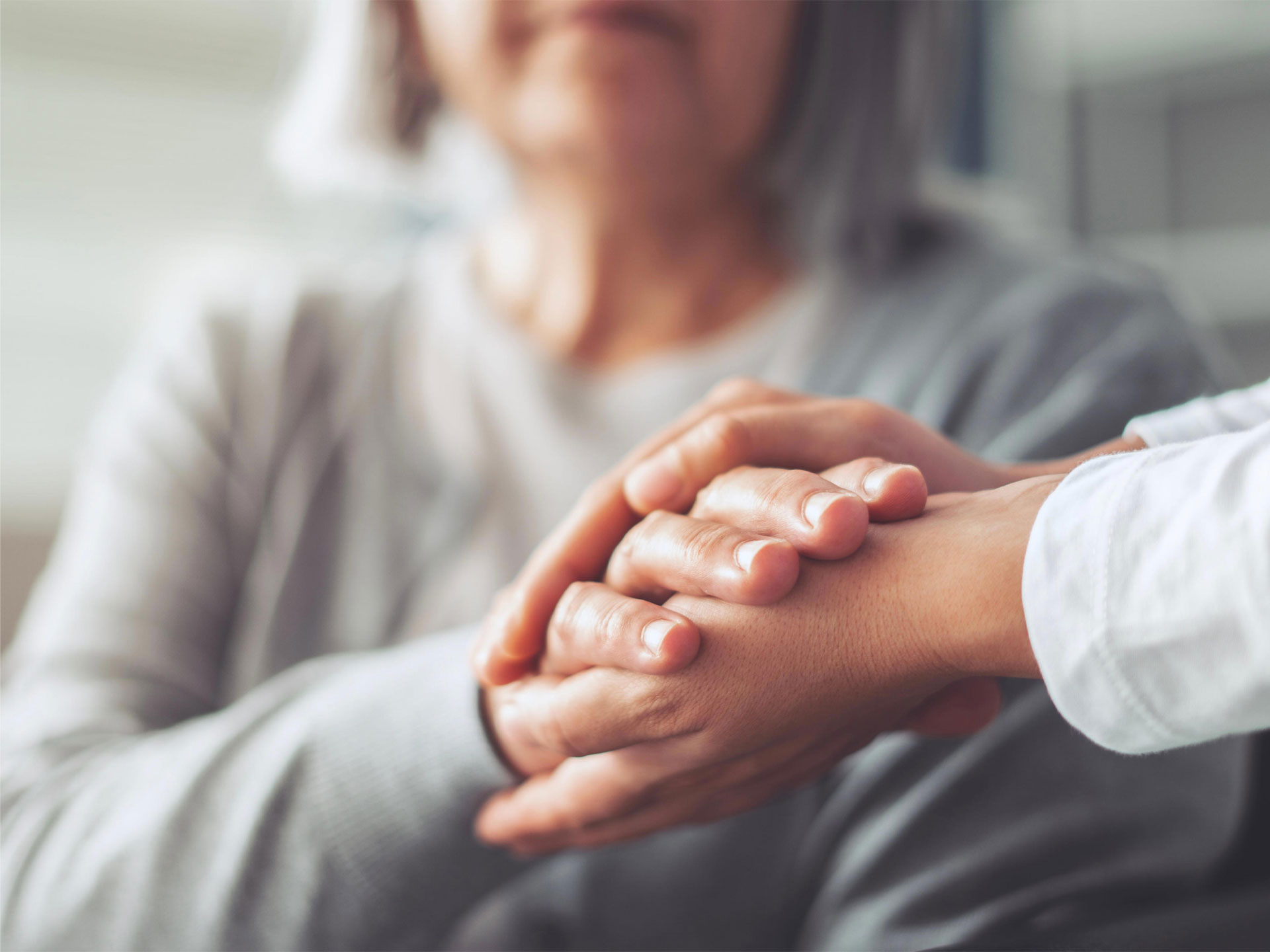 Quattro milioni di caregiver, sono co-attori, non eroi. Ecco le 13 raccomandazioni