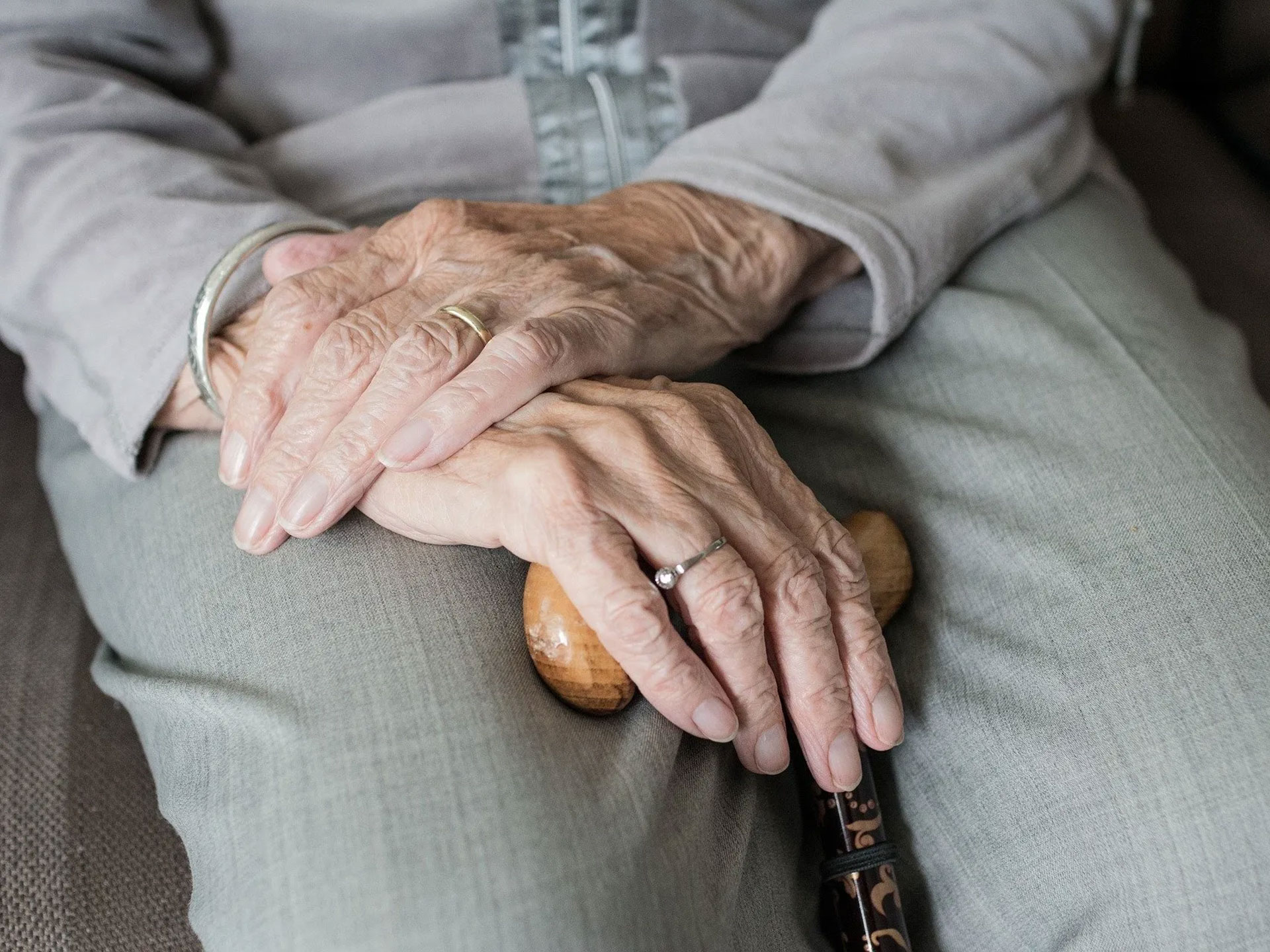 Residenze sanitarie per anziani, si complica la ricerca di un posto per le persone con Alzheimer